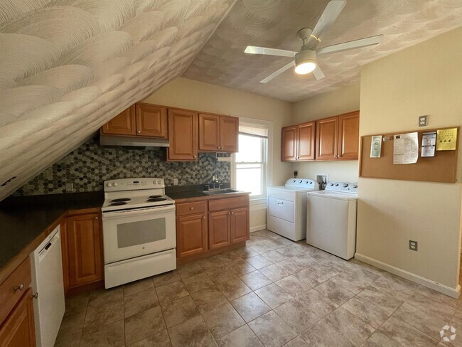 Building Photo - 3 Meridian Pky Unit 3 Rental