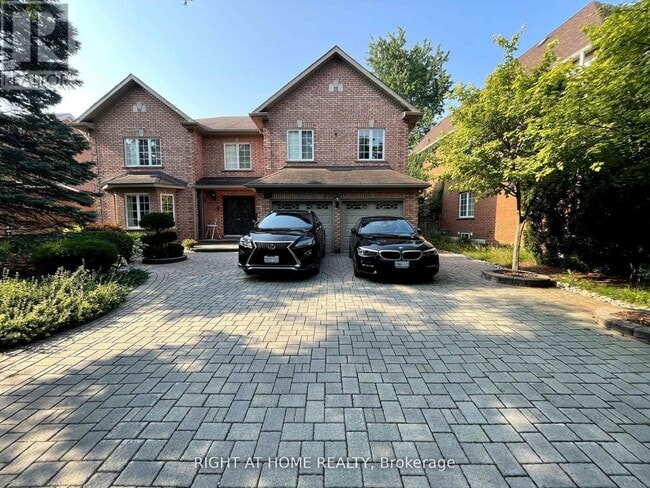 Photo - 974 Creebridge Crescent