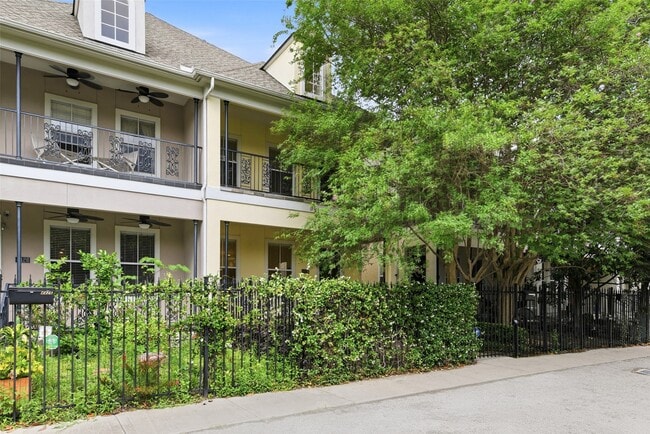 Photo - 4424 Blossom St