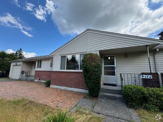 Building Photo - Charming rambler 2 bed 1 bath and office s... Rental
