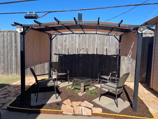 Building Photo - 301 Nottingham Dr Unit A