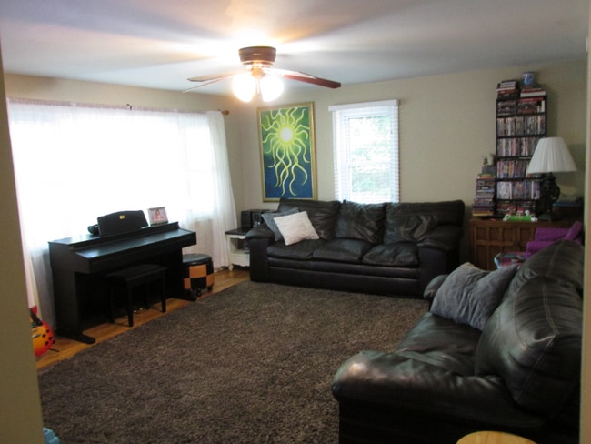 Photo - 927 Maple St Apartment Unit 927 Maple St.