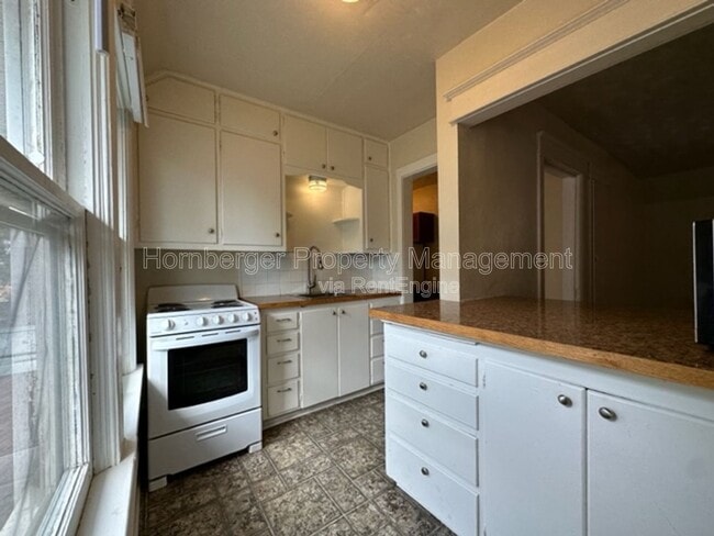 Photo - 904 W Spofford Ave