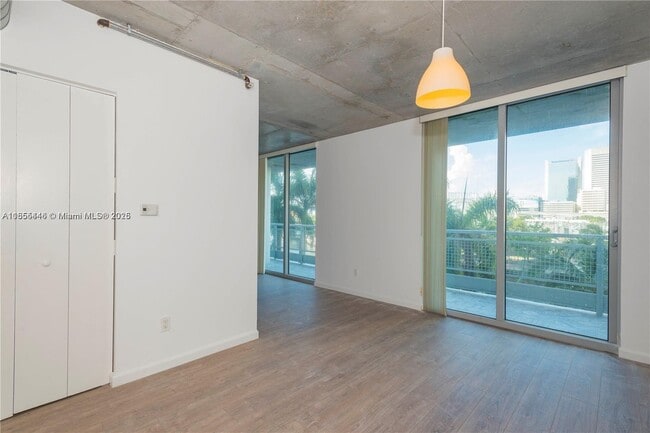 Photo - 690 SW 1st Ct Unidad 405