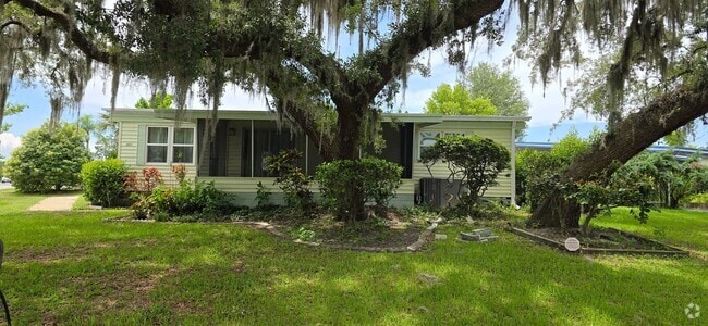 Building Photo - 2 bed 2 baths with carport Rental