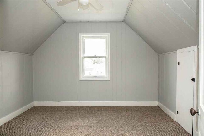 Photo - 108 N Main St