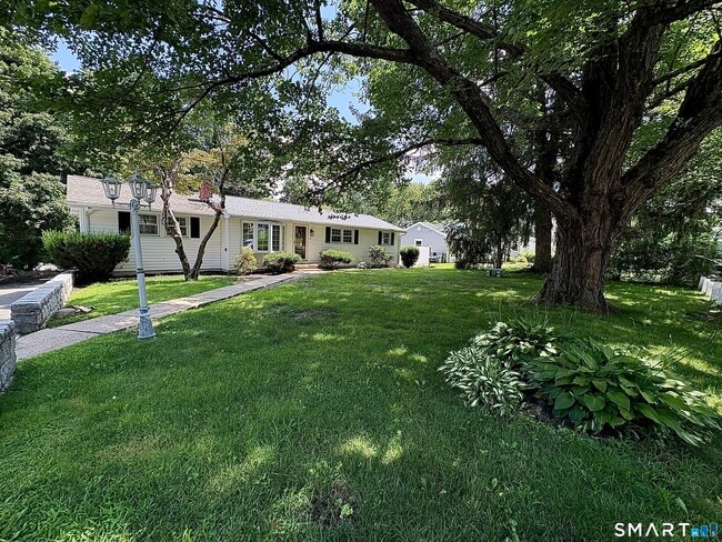 Building Photo - 43 Meadowbrook Rd