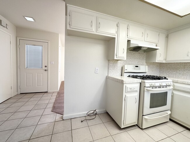 Photo - Don't Miss This 2 Bedroom Duplex!!