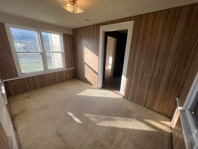 Photo - 2041 Charles St