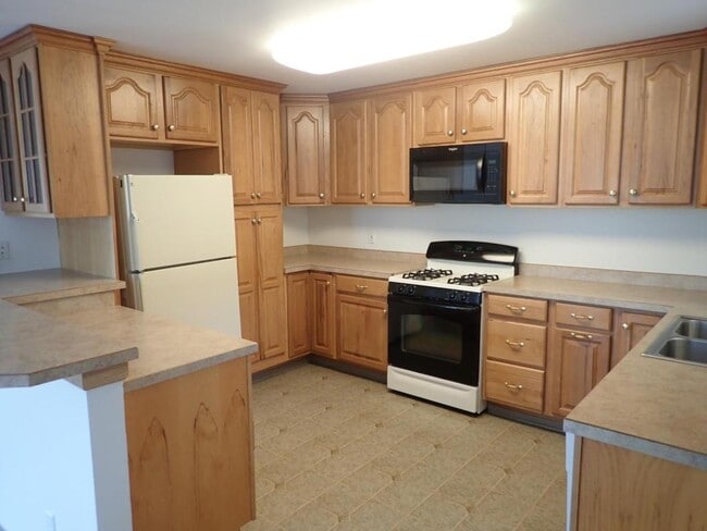 Building Photo - 17432 Coronado St Rental