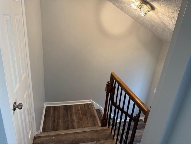 Photo - 17 St Claire Ln NE