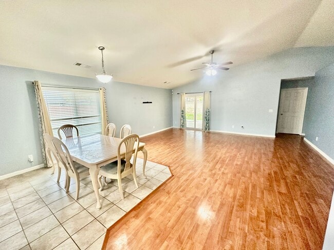 Photo - Spacious South Fresno 4/2