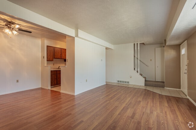 2BD, 1,5BA 980 ft². - Huntington Hills Apartments