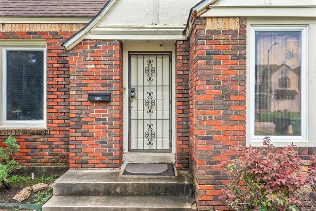 2511 Barbee St