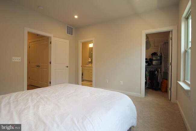 Photo - 2107 Acadia Rd