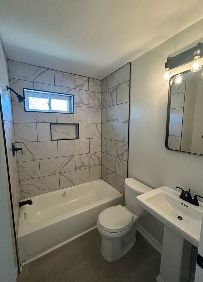 Building Photo - Shawnee Duplex Unit 2 Rental