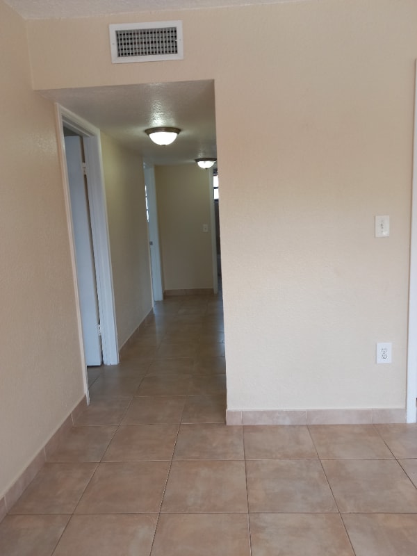 Photo - 16 ave 43 Pl Unit 2