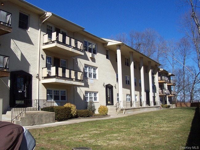Building Photo - 21 Pavilion Rd Unit 15