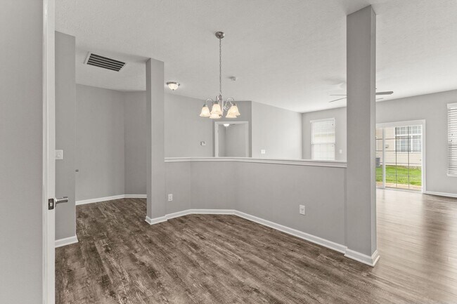 Photo - 2-Bed, 2-Bath Beautiful Home Available Now! Unidad 556 Dylan Dr