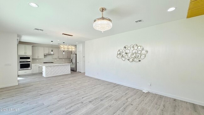 1419 E Town and Country Ln