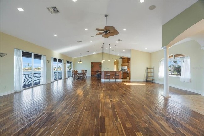 Photo - 736 Pruitt Dr