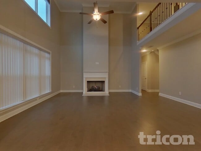 Photo - 1990 Woodmont Dr