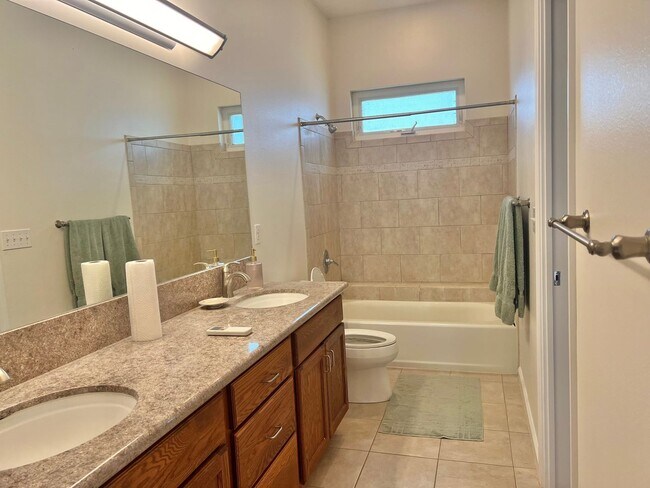 Photo - 3 Bedroom / 2.5 Bathroom House for rent in the Waiolani Mauka Subdivision. Pet friendly!