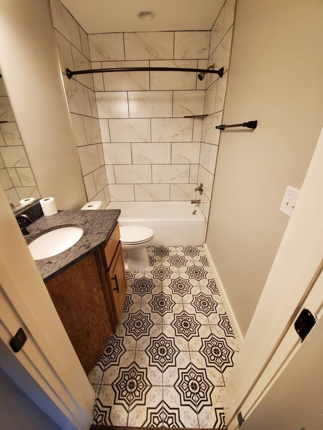 Photo - 115 W Drake Ave Unit B