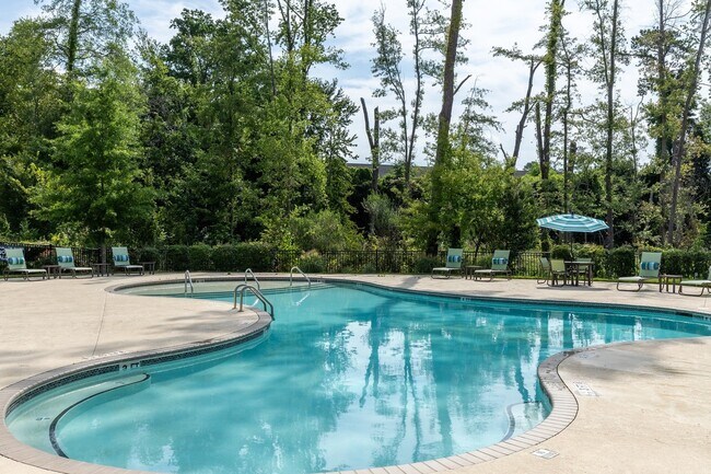 Creekside at Greenlawn Apartment Homes