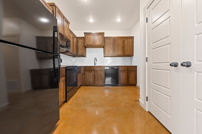 Photo - 1914 Caspian Trl