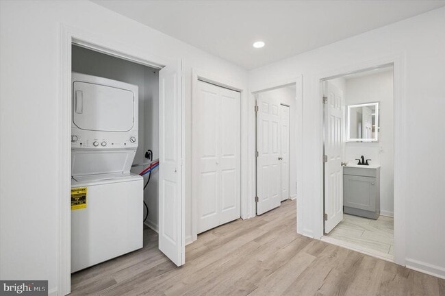 Photo - 4926 W Thompson St Unit 3