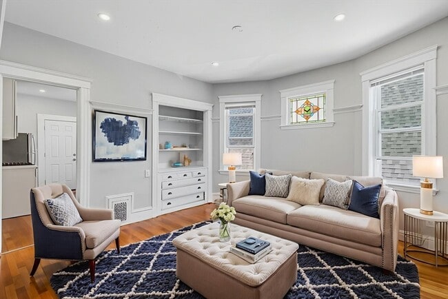 Building Photo - 39 Edison Green Unit 3