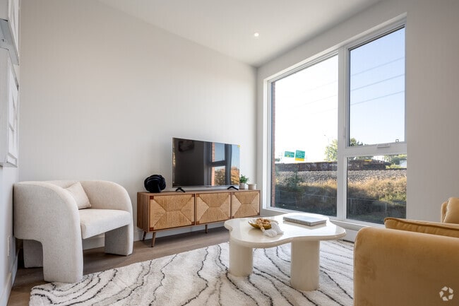 2BR, 1BA - 880SF - 675 Rue Butler