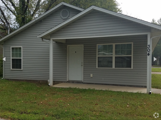 Building Photo - 304 S. Elm Duplex Unit 304 S. Elm Apt. A