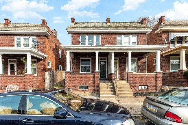 Building Photo - Beautifully remodeled home.