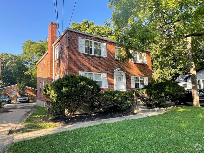 Building Photo - 1191 Groesbeck Rd Unit 1191 Groesbeck Rd-4 Rental