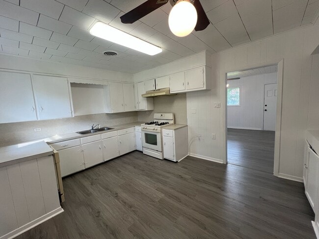 Photo - 5985 Smith St