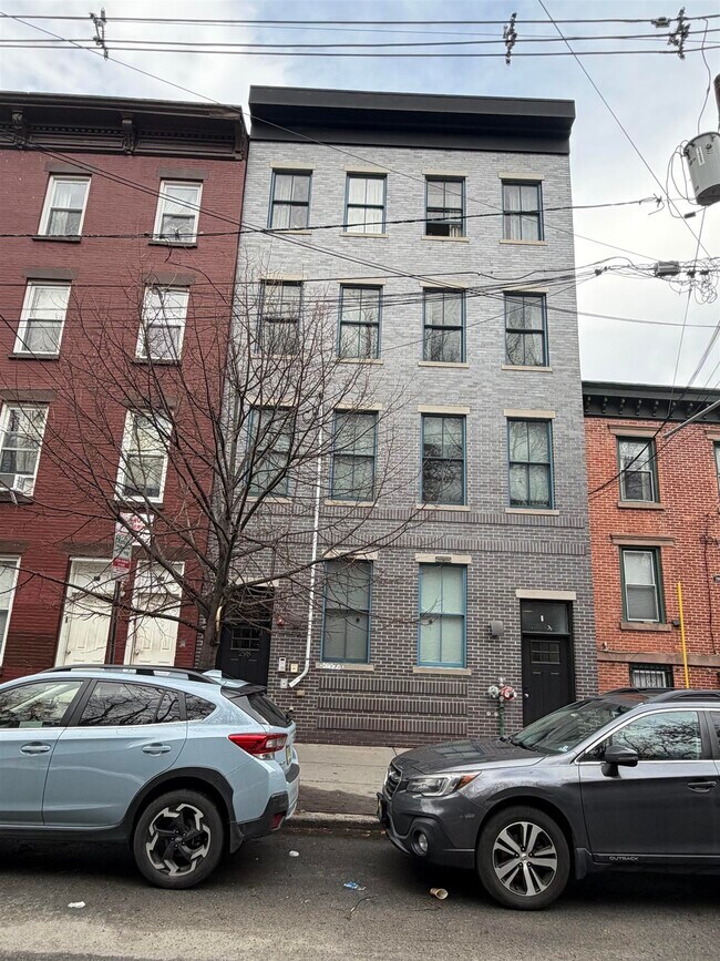 Building Photo - 298 6th St