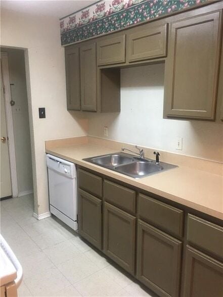 Photo - 4704 Sandage Ave