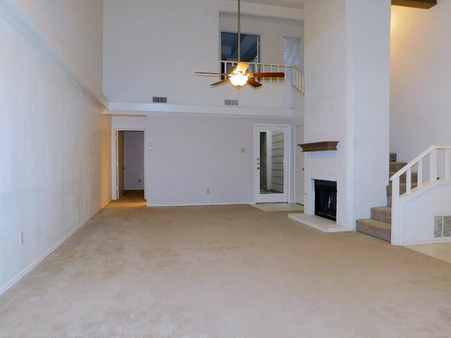Photo - Beautiful Townhouse off Frankford!
