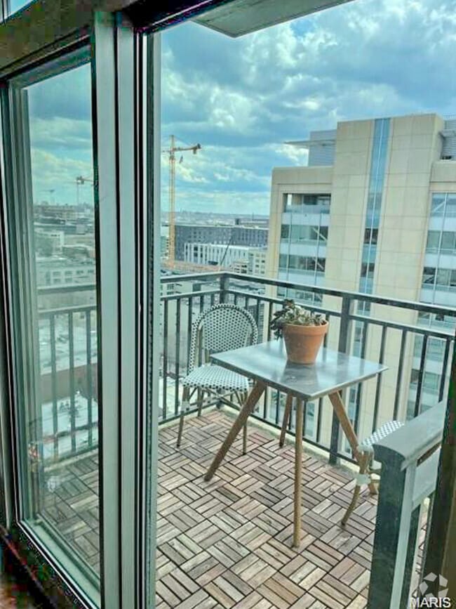 Building Photo - 4909 Laclede Ave Unit 1602 Rental