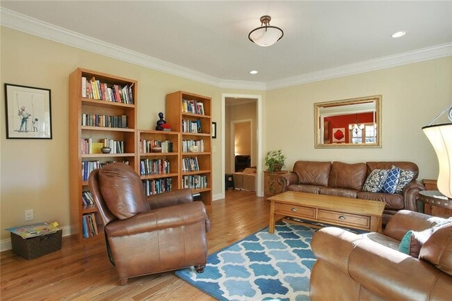 Photo - 1084 Country Ln NE
