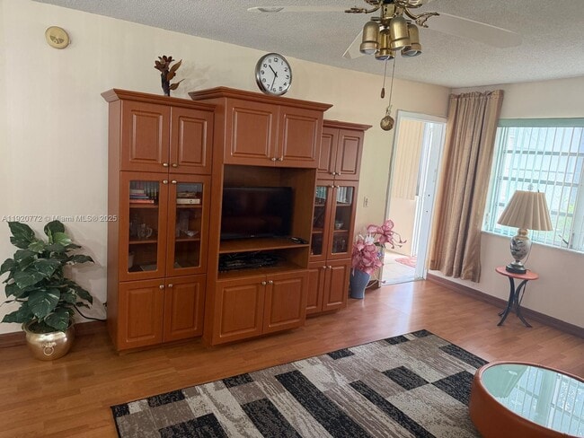 Photo - 410 SE 2nd St Unit 105