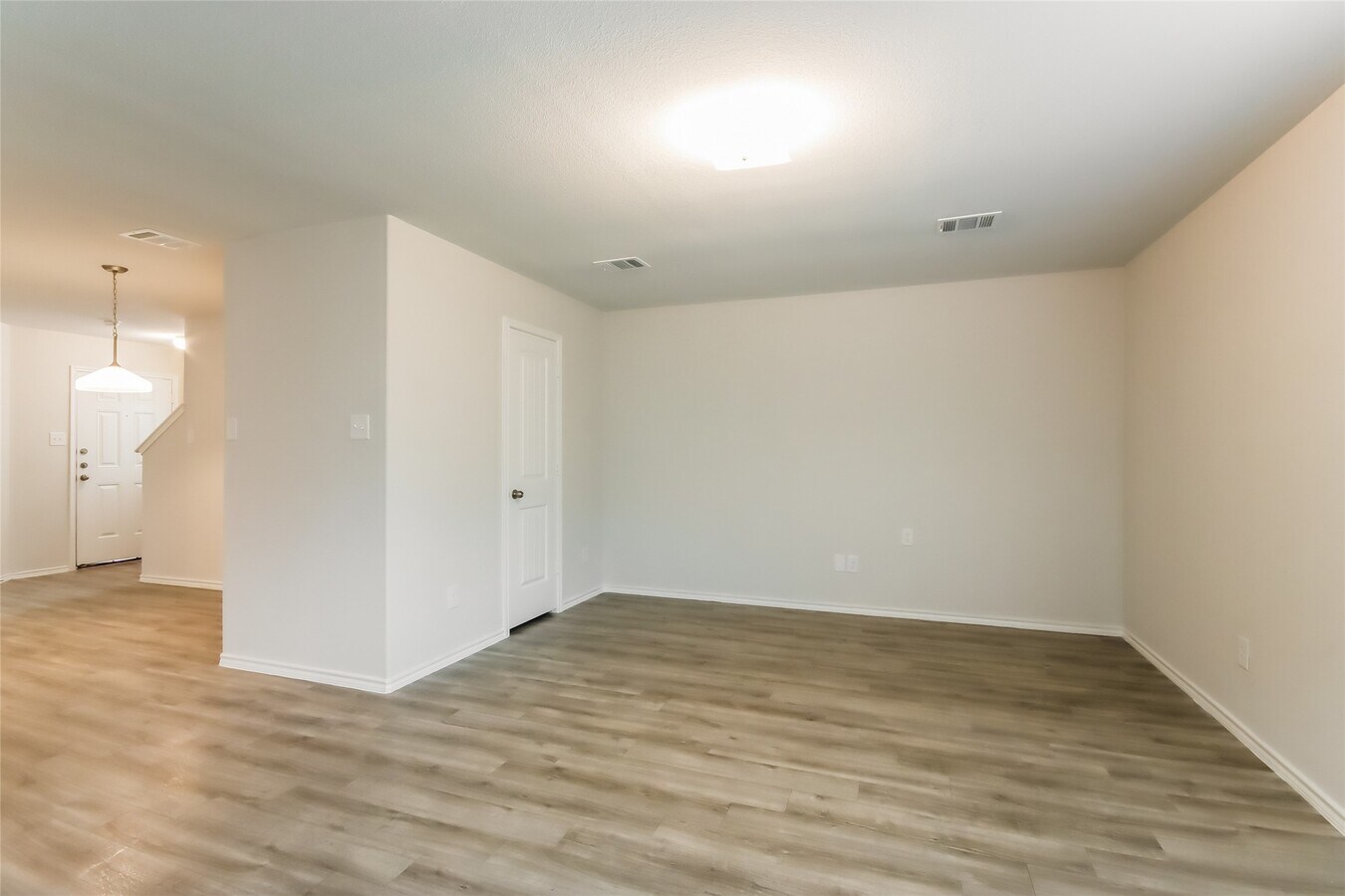 Photo - 17470 Linthorne St