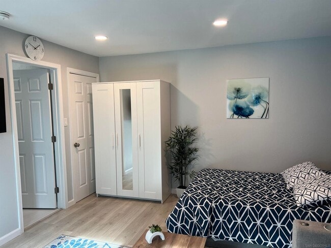 Photo - FURNISHED SAN CARLOS STUDIO-AVAILABLE NOW!!!