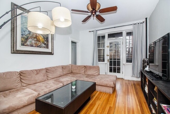 Building Photo - 25 Mount Hood Rd Unit 4