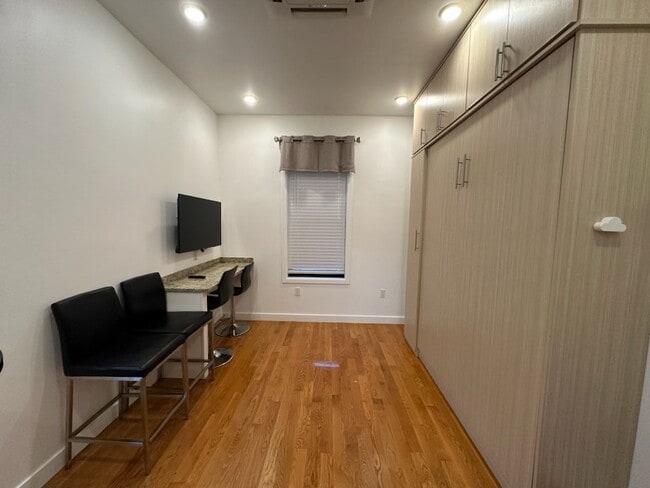 9 6th St Unit 2