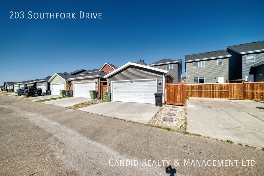 Photo - Three Bedroom Full House for rent