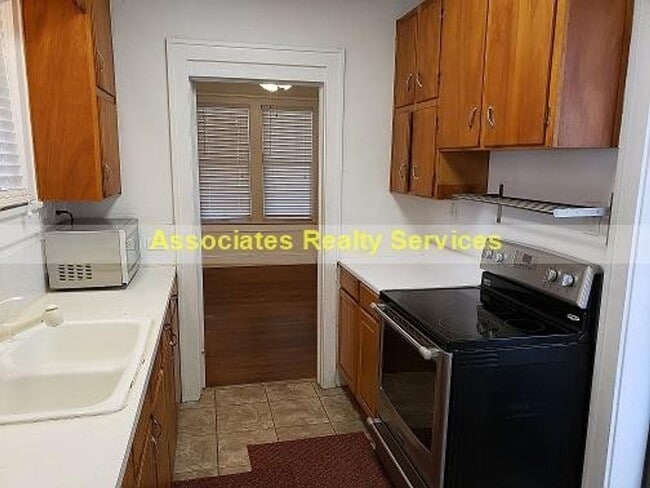 Photo - Walk to UF! Cute/Historic 3 bedroom, 2 bath, LOOK!