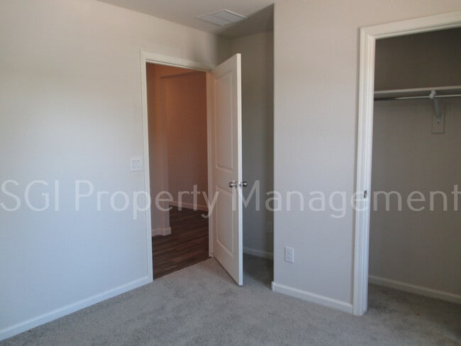 Photo - 1053 Greyhawk Loop